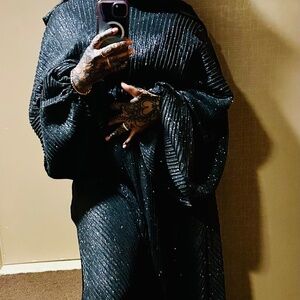 Black Glitter Pleated Abaya with Matching Hijab – Elegant Modest Evening Wear